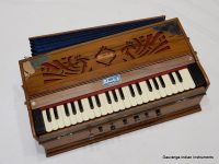 Pakr stand 2 staand Indiaas harmonium